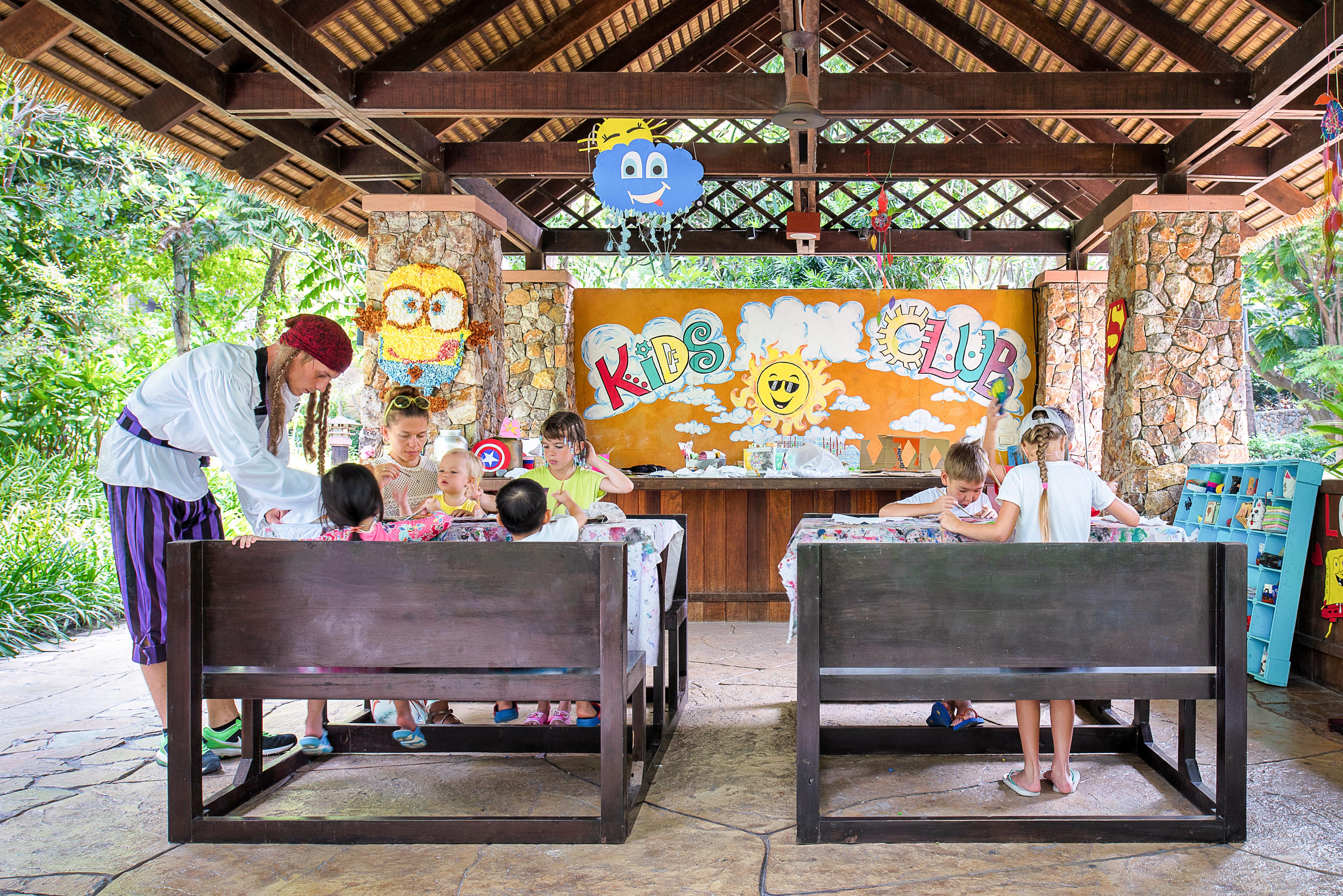 Centara Grand Mirage Beach Resort Pattaya Bagian luar foto The Children's Club at The Royal Paradise Hotel & Spa