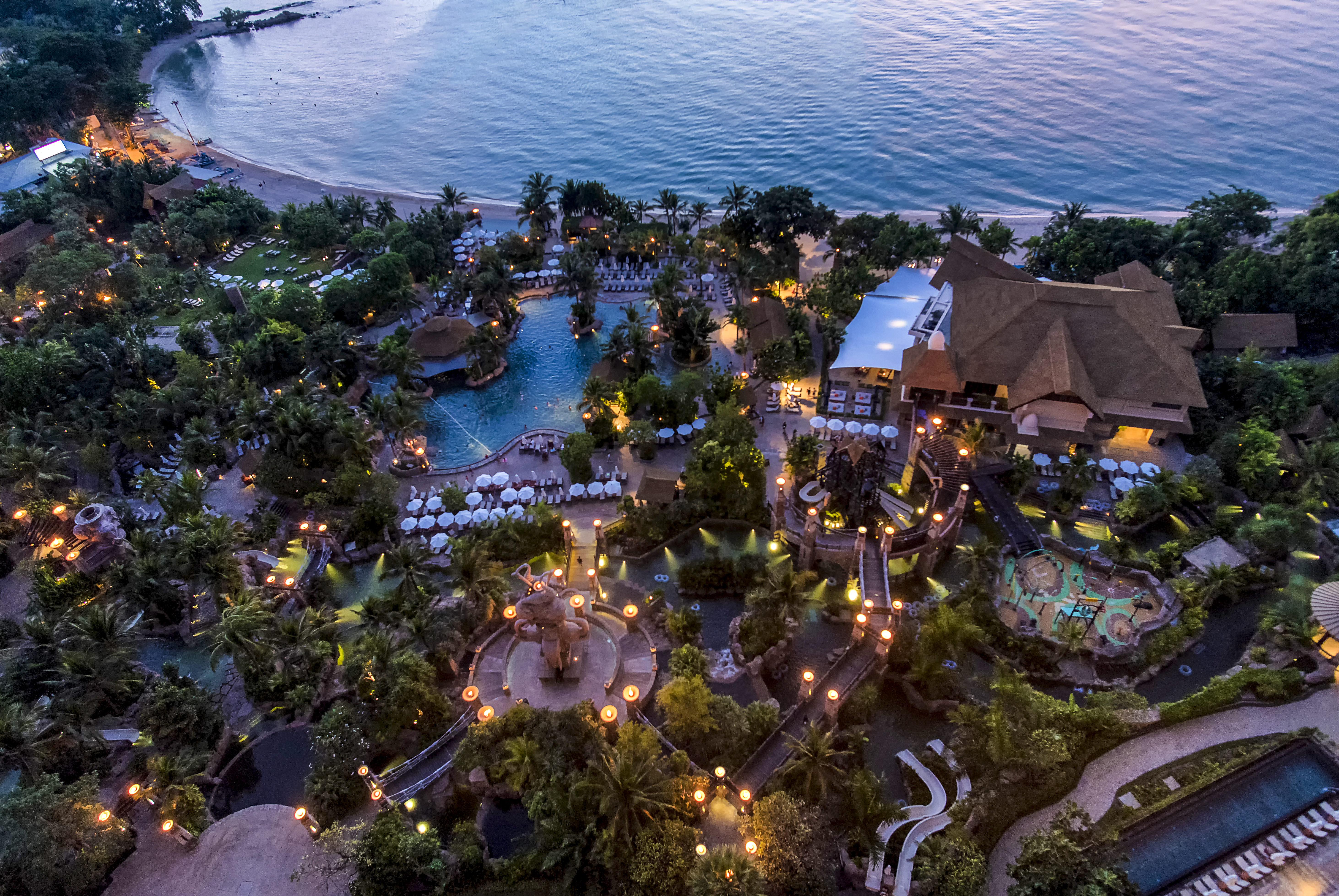 Centara Grand Mirage Beach Resort Pattaya Bagian luar foto Aerial view of the resort