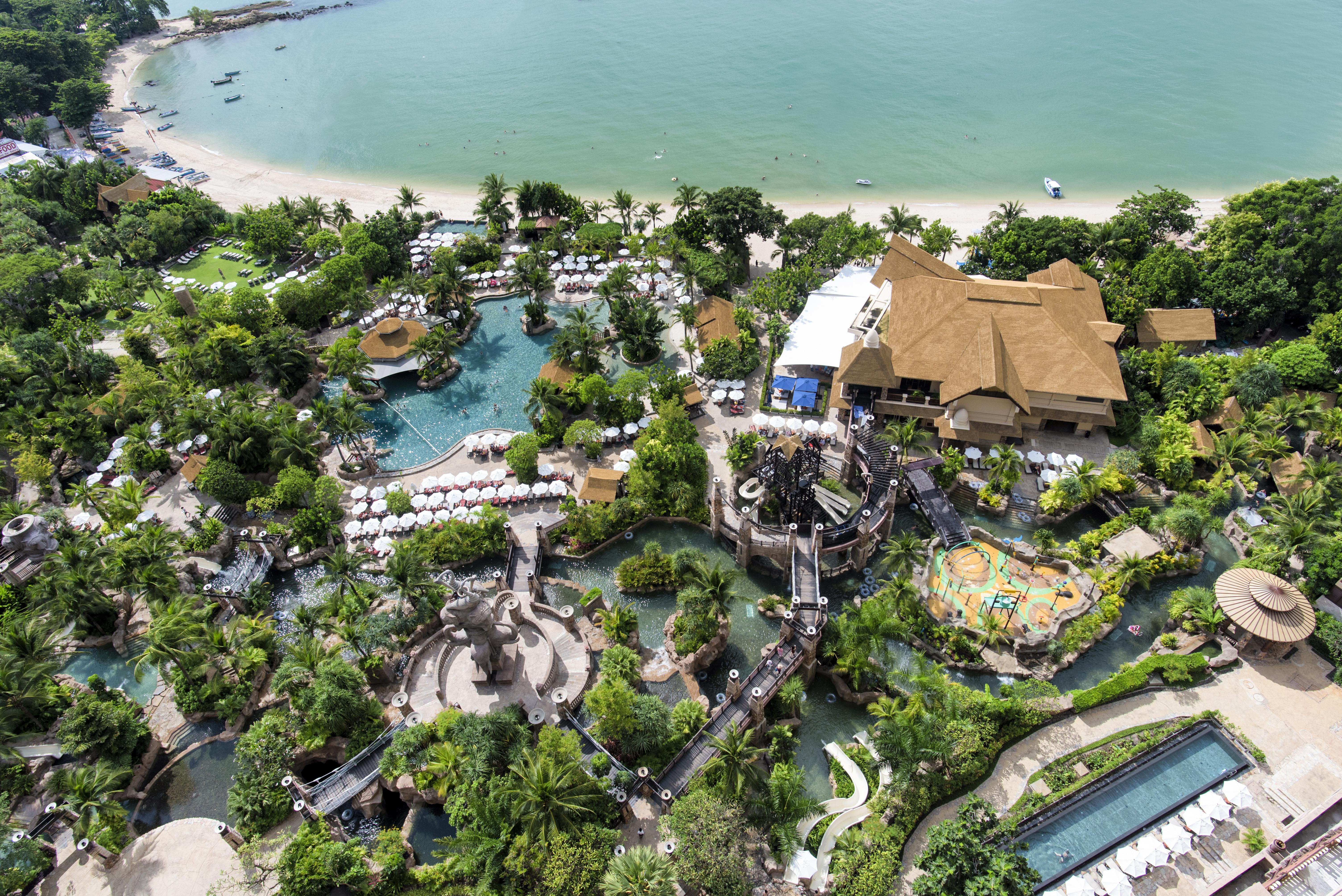 Centara Grand Mirage Beach Resort Pattaya Bagian luar foto Aerial view of the resort