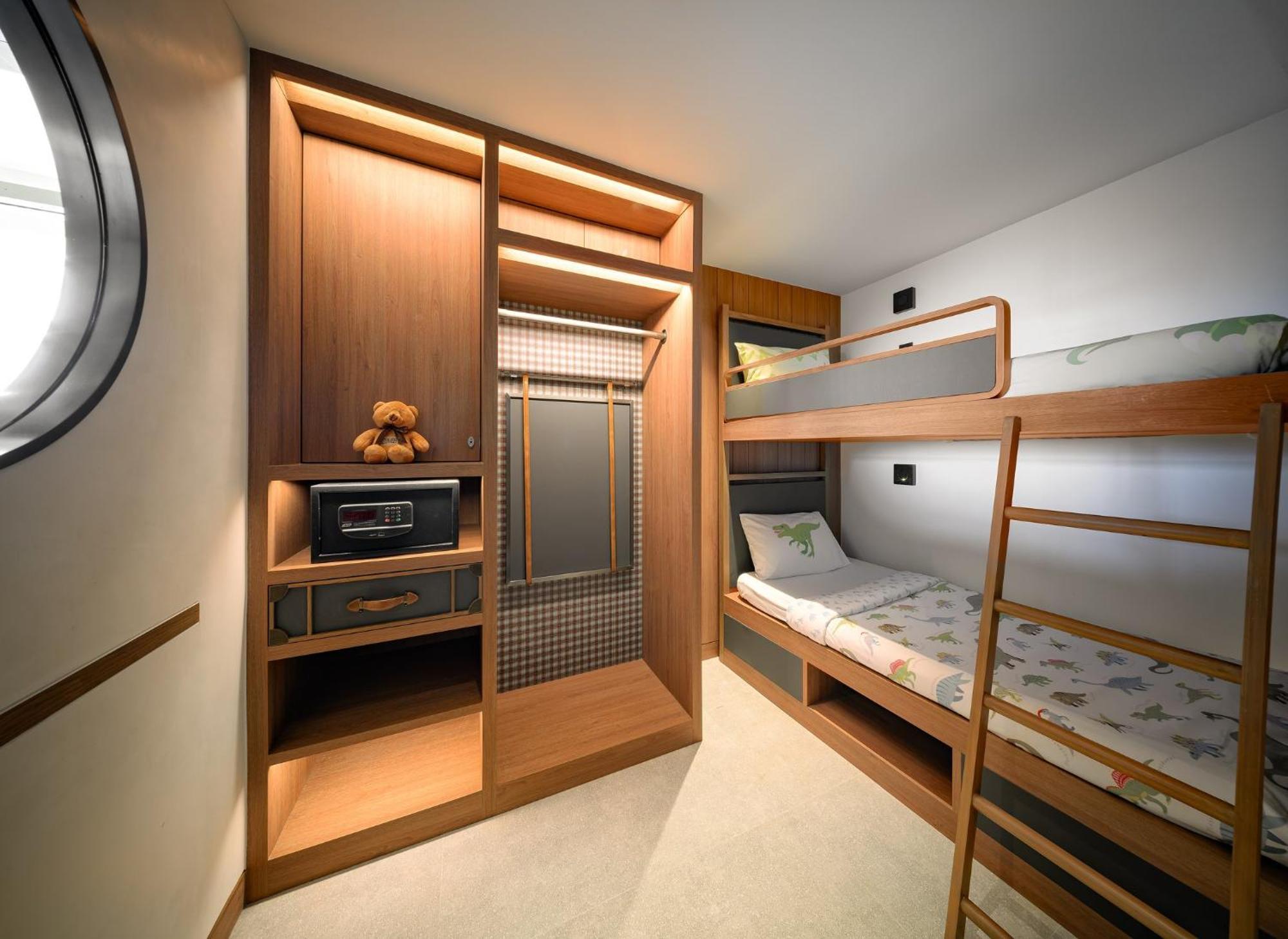 Centara Grand Mirage Beach Resort Pattaya Bagian luar foto A typical stateroom