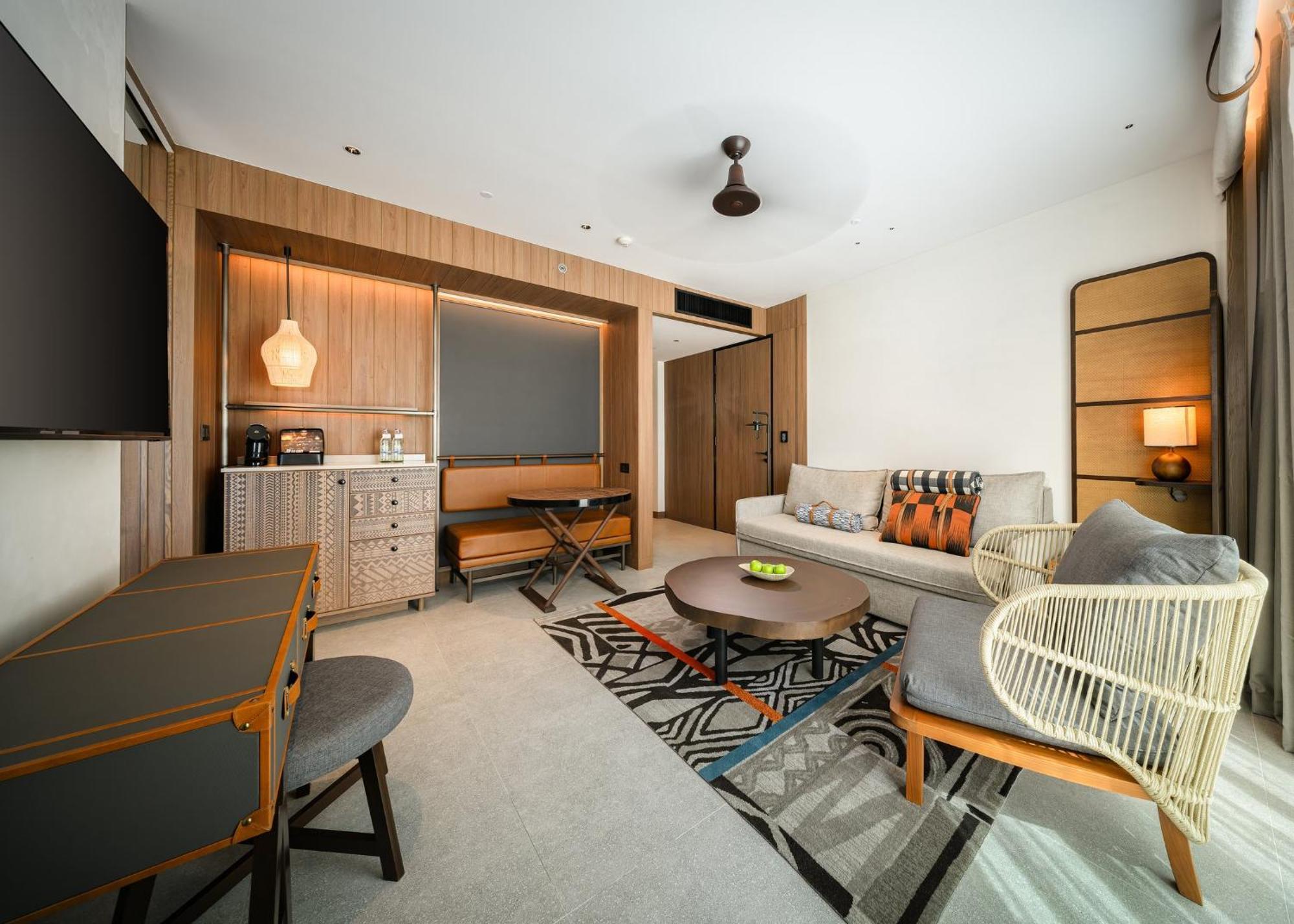 Centara Grand Mirage Beach Resort Pattaya Bagian luar foto A suite at the hotel