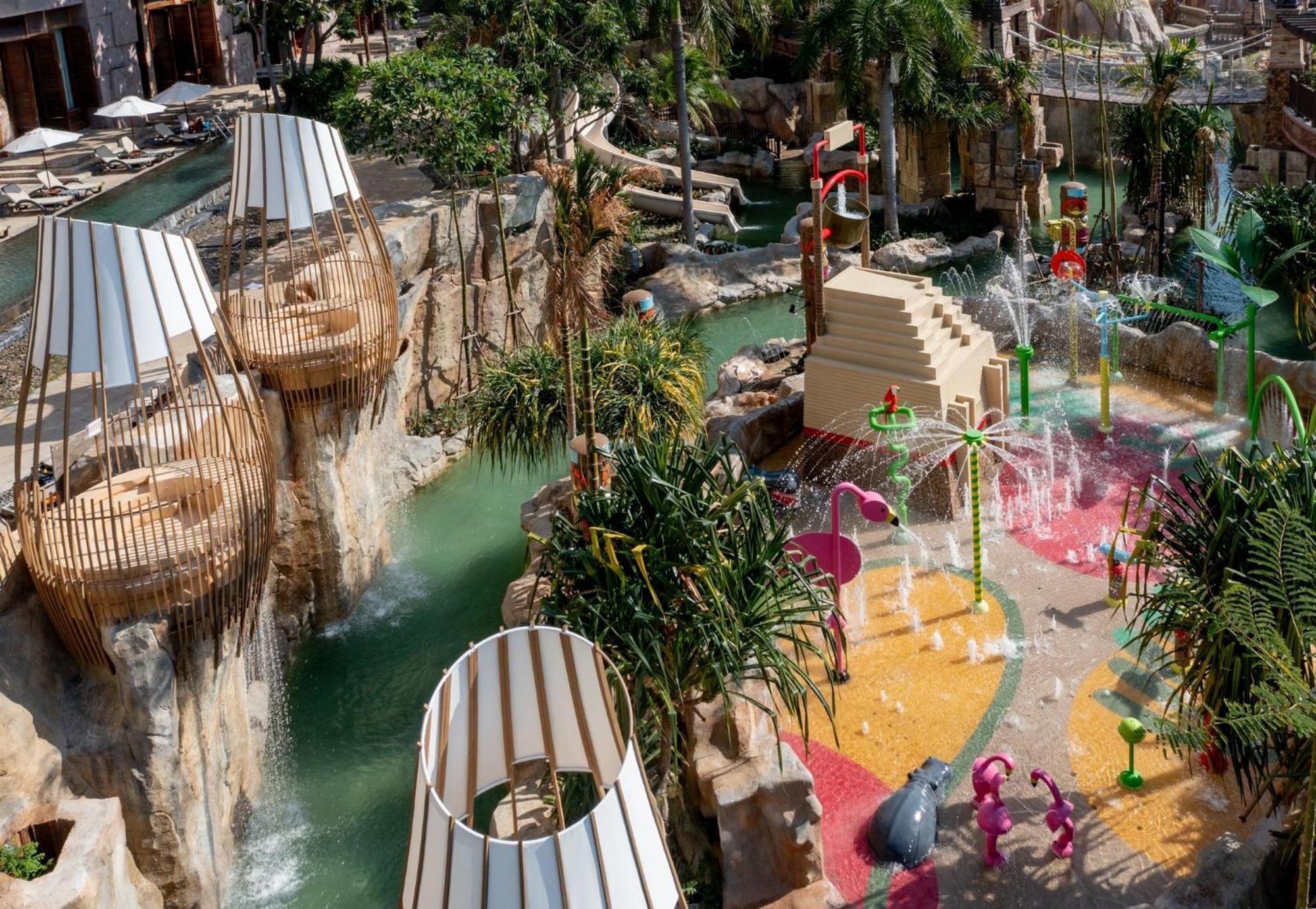 Centara Grand Mirage Beach Resort Pattaya Bagian luar foto The waterpark